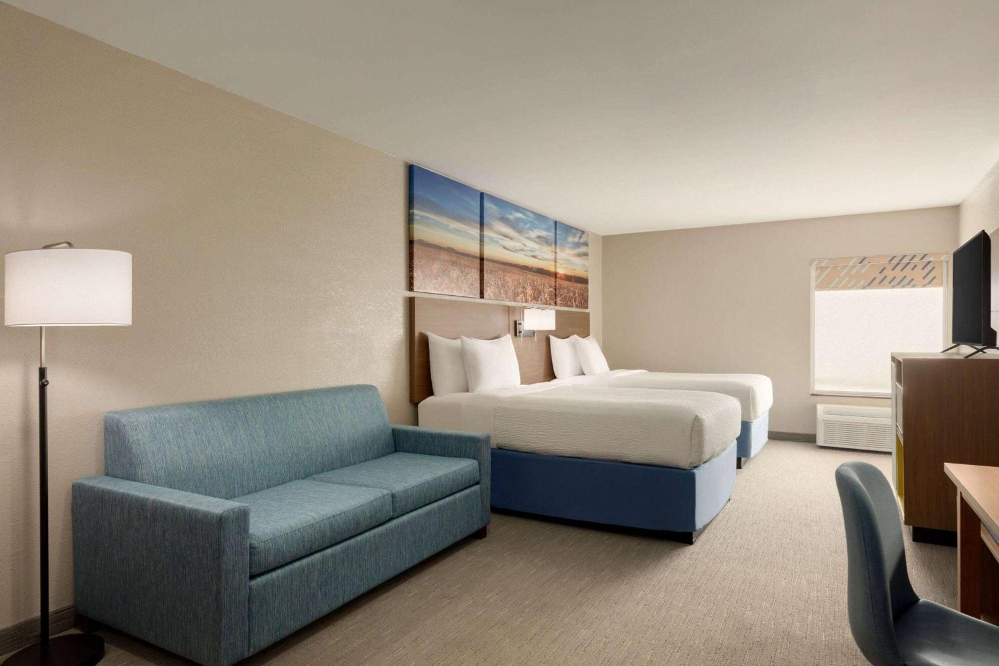 Days Inn By Wyndham Hillsboro Bagian luar foto