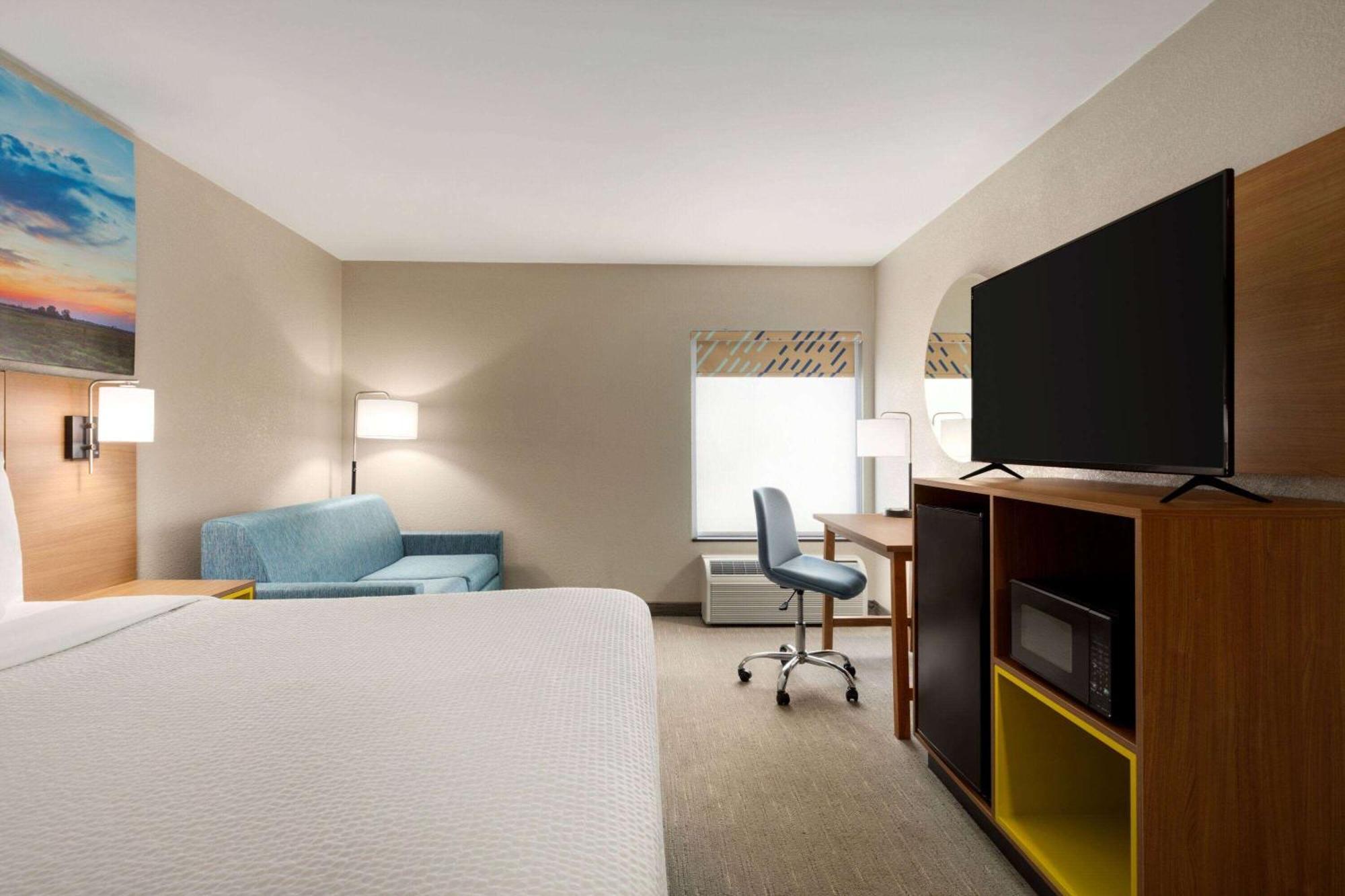 Days Inn By Wyndham Hillsboro Bagian luar foto
