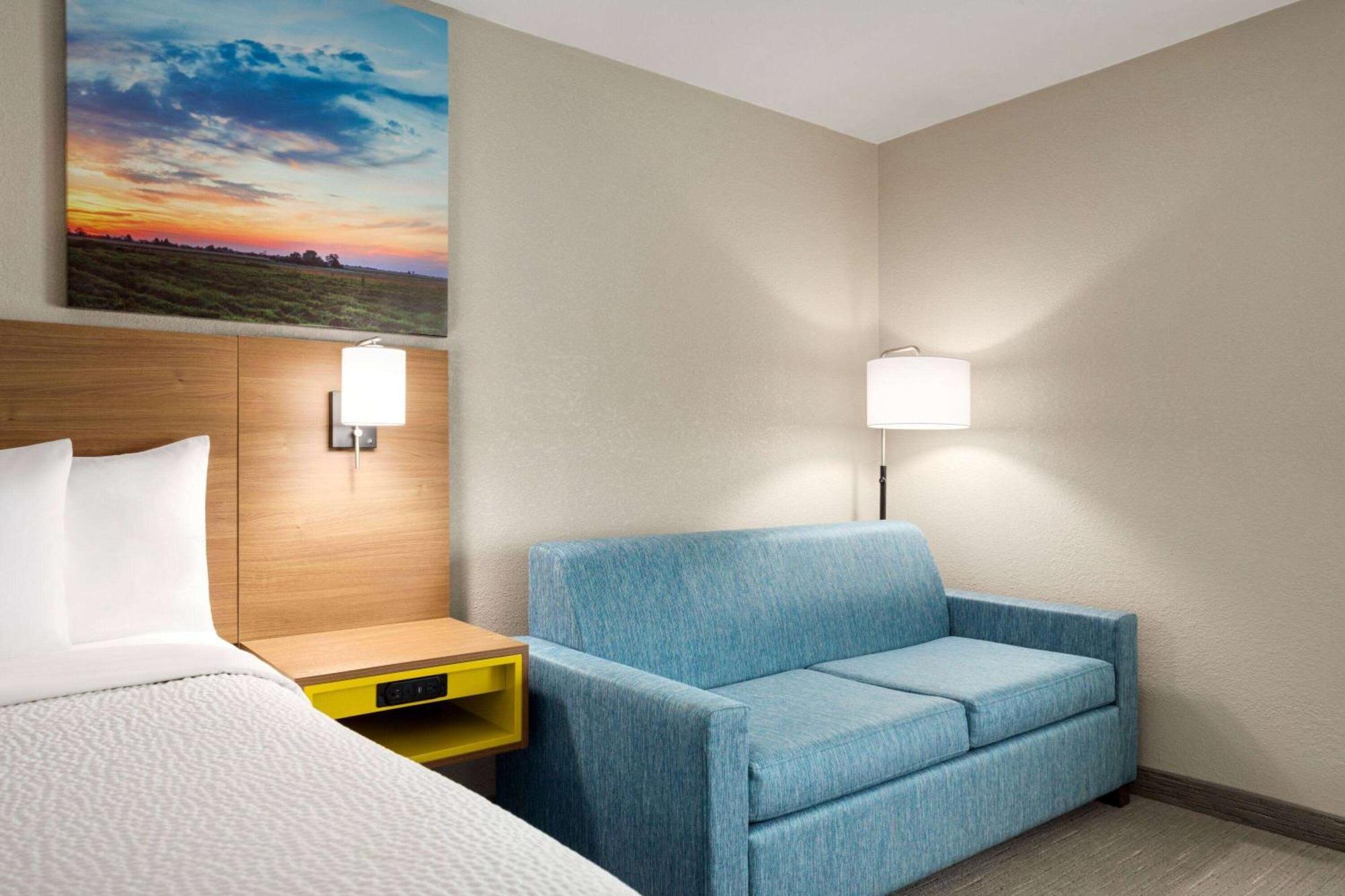 Days Inn By Wyndham Hillsboro Bagian luar foto