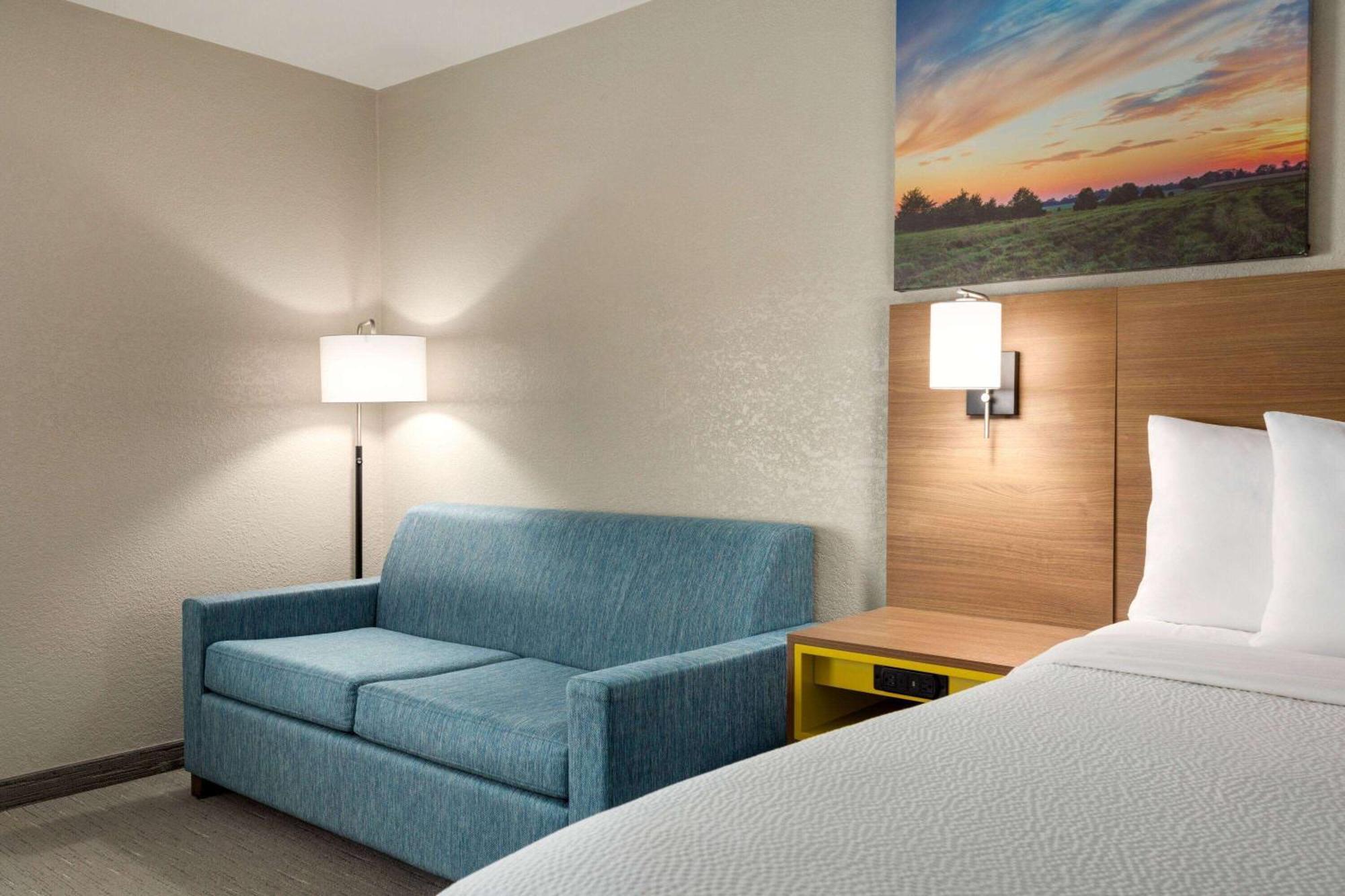 Days Inn By Wyndham Hillsboro Bagian luar foto