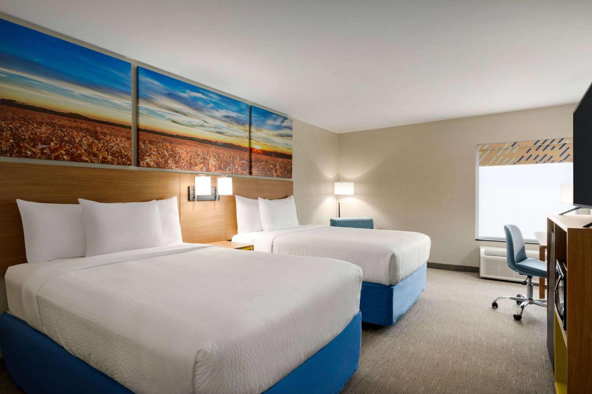 Days Inn By Wyndham Hillsboro Bagian luar foto