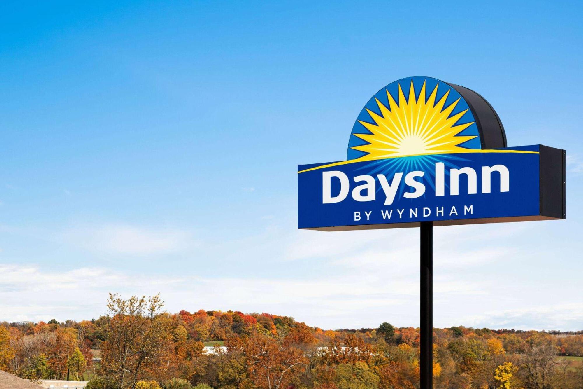 Days Inn By Wyndham Hillsboro Bagian luar foto