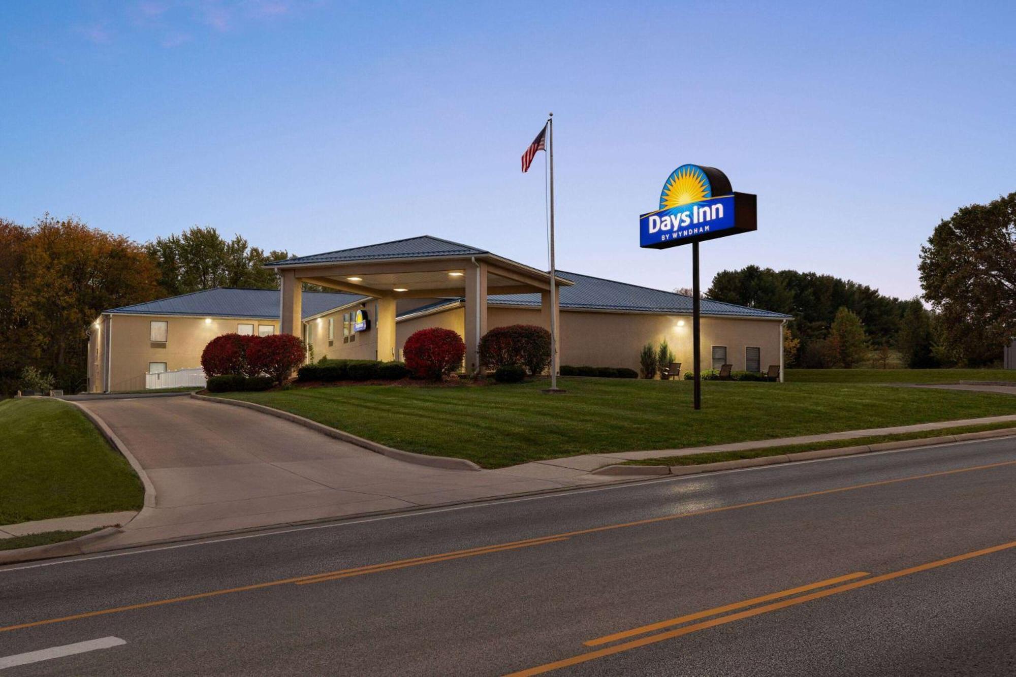 Days Inn By Wyndham Hillsboro Bagian luar foto
